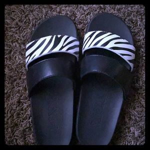 Women’s pink slides